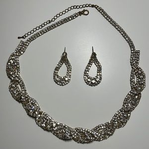 Gold Necklace and Teardrop Earring Set